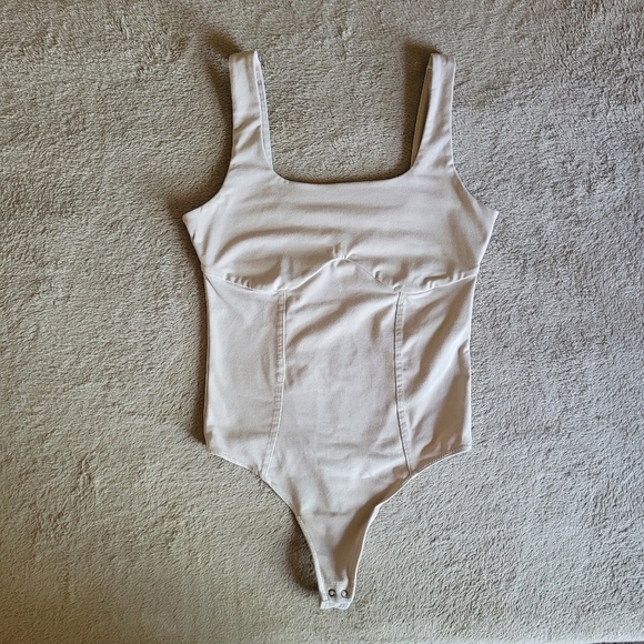 Abercrombie and Fitch tan scoop neck tank thong bodysuit size small - Picture 2 of 10